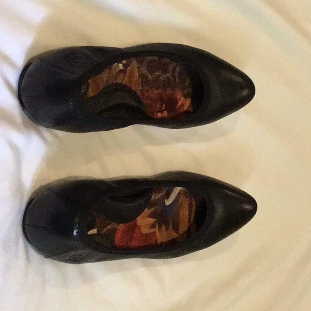 Born black flats